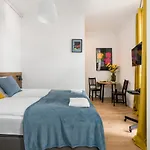 Kwiatowa Center By Renters * بوزنان