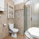 Kwiatowa Center By Renters شقة