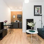 Kwiatowa Center By Renters شقة بوزنان