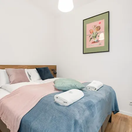 Kwiatowa Center By Renters شقة